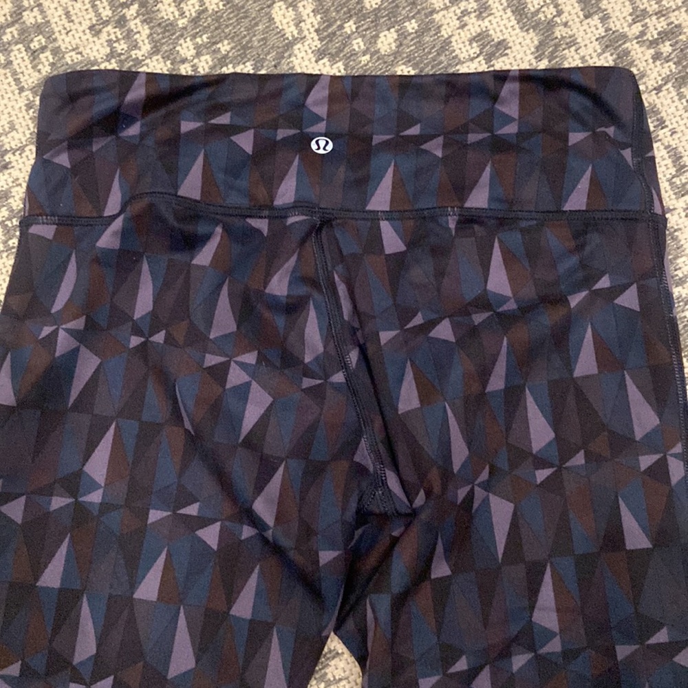 Lululemon Triangle Patterned Leggings (Size 6) - image 3